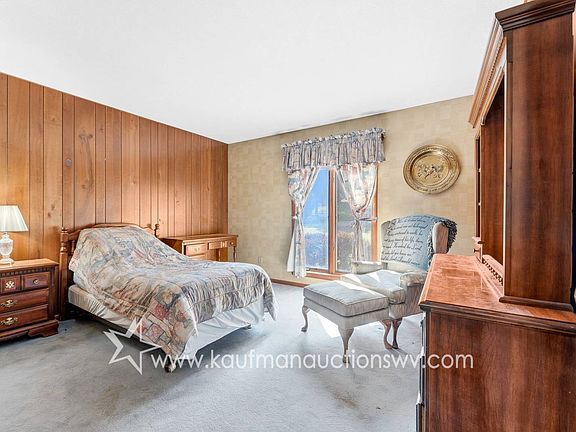 5th image of 484 Rebecca St