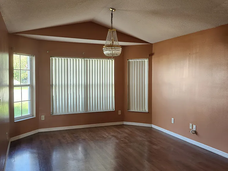 11005 Crystal Glen Blvd — Photo 4