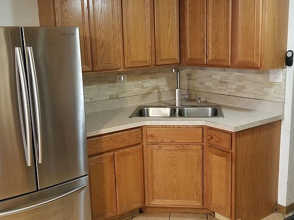 5th image of 2315 Collins St APT 1