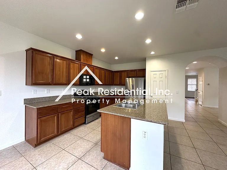 1811 Waterfall Dr — Photo 9