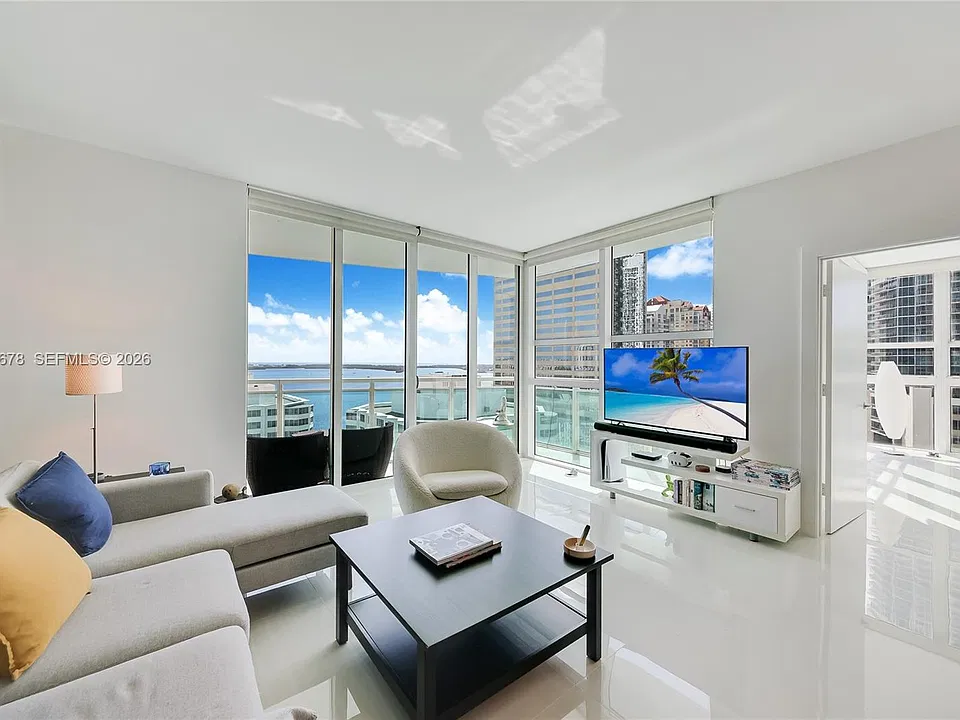 951 Brickell Ave #2211