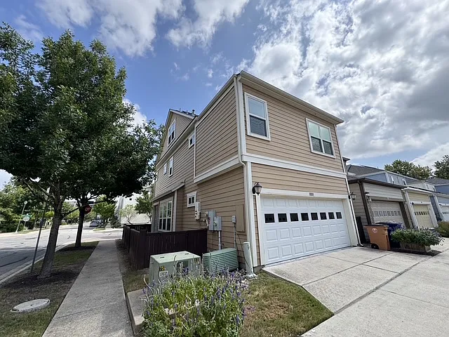 3 bed, 2.5 bath, 1993 sqft, $3,950 — Photo 2