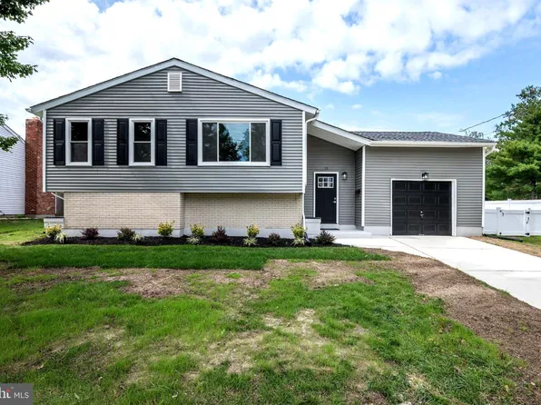13 Kingsbridge Dr, Burlington Township, NJ 08016