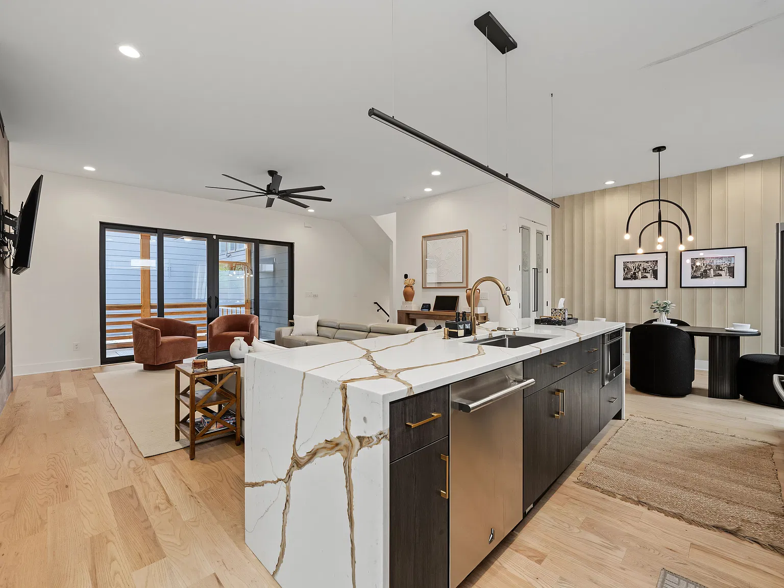 5 bed, 4.5 bath, 2713 sqft, $10,000 — Photo 3