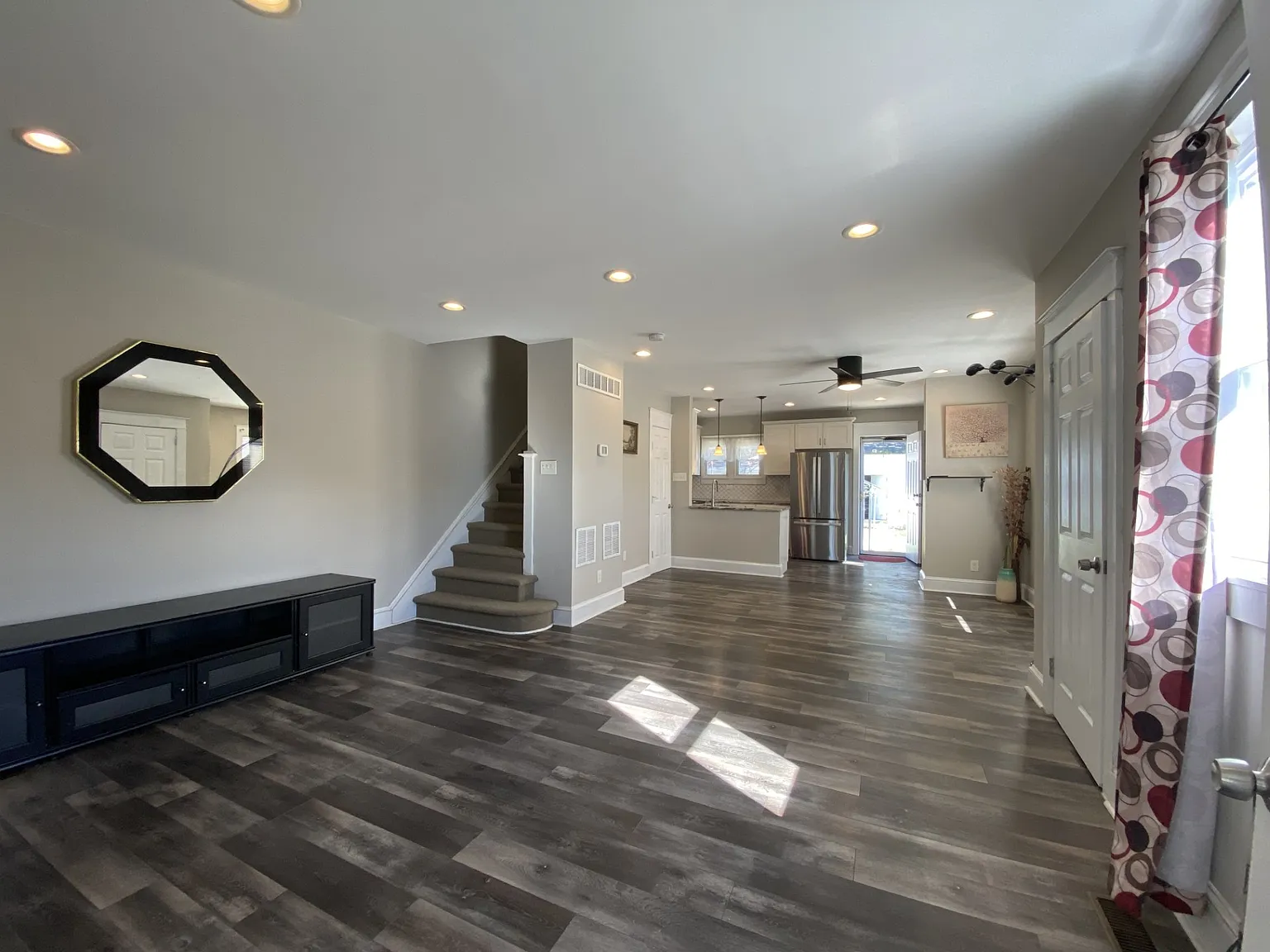 3 bed, 1138 sqft, $2,300 — Photo 4