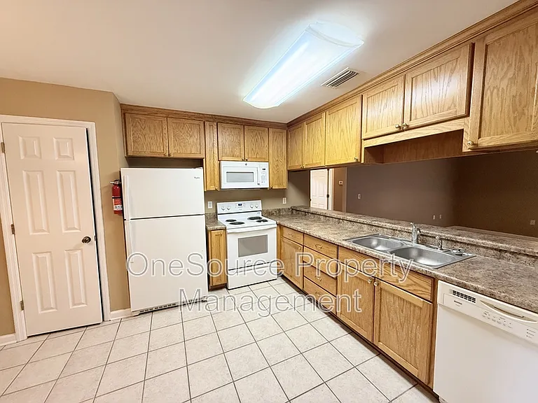 111 N Charles Willis Dr — Photo 5