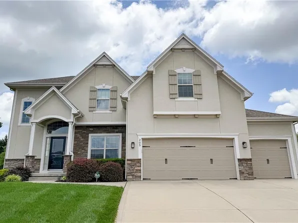 205 SE Waterwheel Ln, Lees Summit, MO 64063