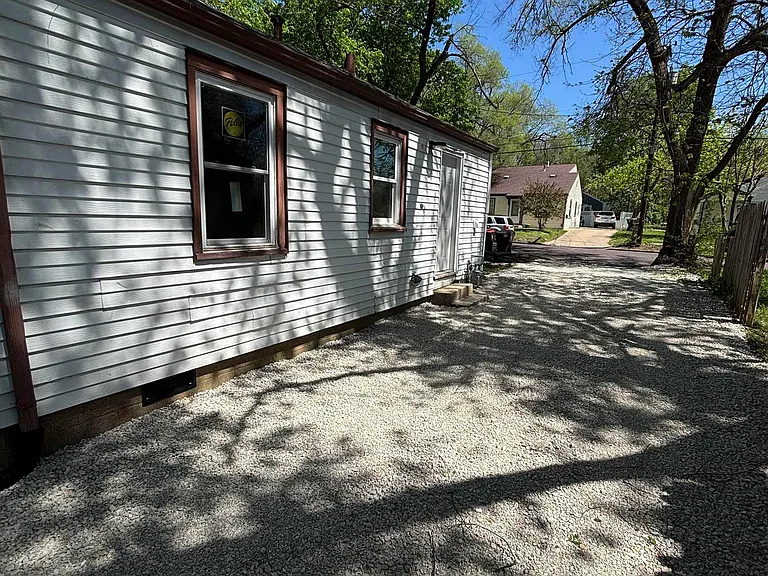 1703 N Valley Ave — Photo 23