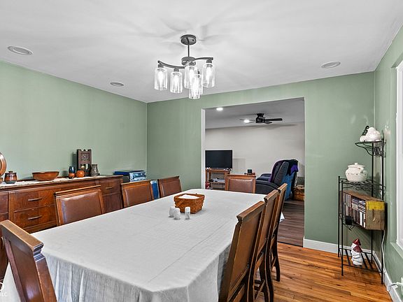 4th image of 4907 E Lovers Ln