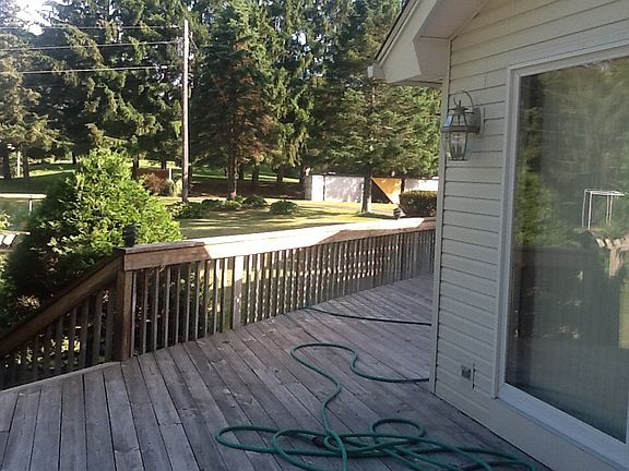 Deck walkway to Hot Tub