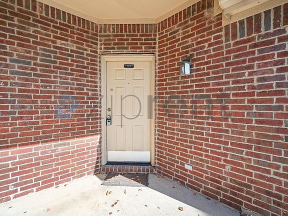3rd image of 1204 Mulkey Ln