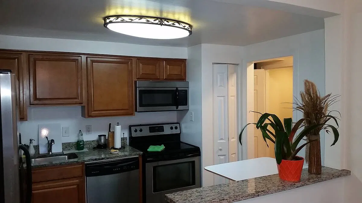 5 bed, 3.5 bath, 1900 sqft, $3,150 — Photo 1