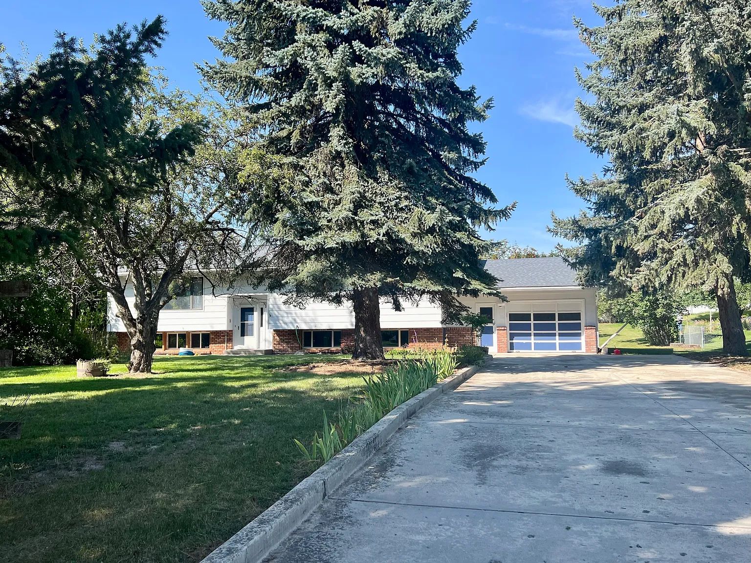 656 Leisure Dr — Photo 1