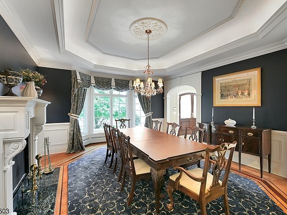 4th image of 689 Charnwood Dr