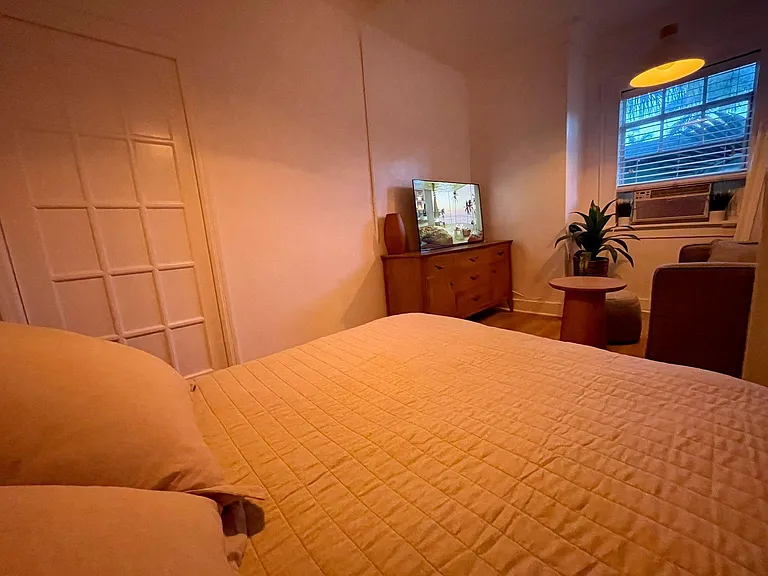 1611 Michigan Ave #18 — Photo 9