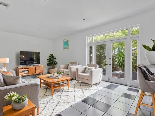 10261 NW 3rd Street, Pembroke Pines, FL 33026