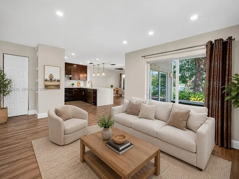 1603 W Harmony Lake Cir — Photo 19