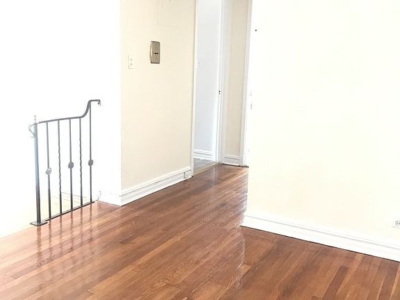 3rd image of 880 E 14th St #3