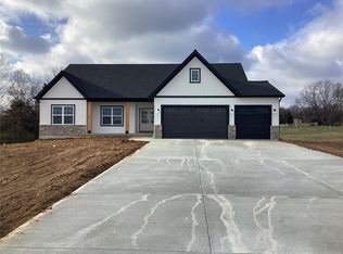 26301 Harmony Hills Dr, Warrenton, MO 63383