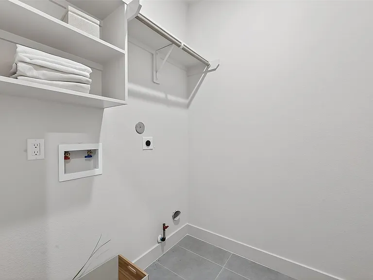 975 Highland Light Ln — Photo 13