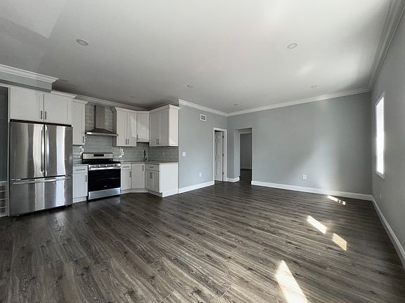 5th image of 158 Lincoln Pl APT 1R