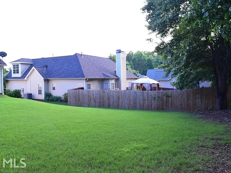 35 Bedford Park Dr — Photo 23