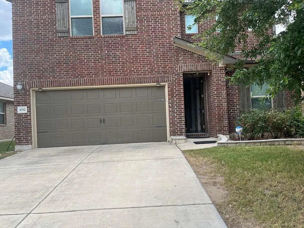 4 bed, 2.5 bath, 2659 sqft, $2,738 — Photo 2