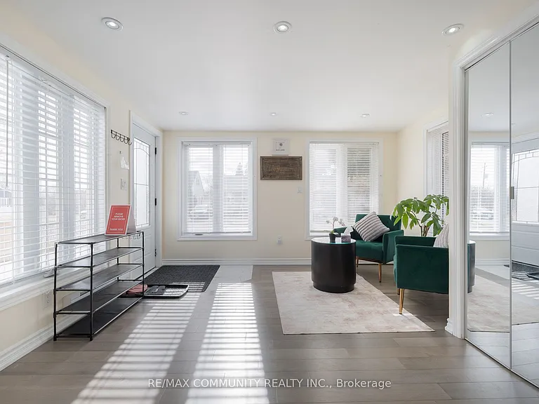 33 Windsor Ave — Photo 27