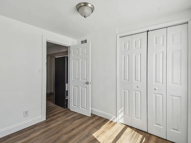1330 Barnett St — Photo 21