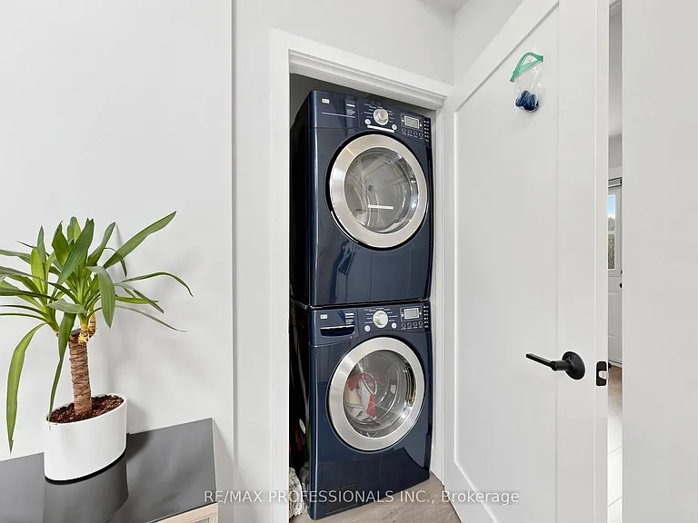 59 Lonborough Ave — Photo 17