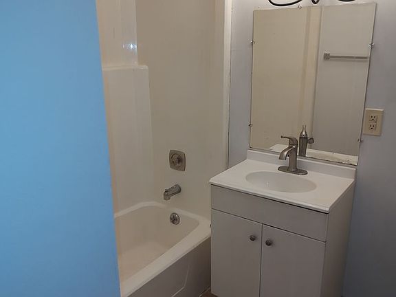 4th image of 3710 Douglas Ave APT 207