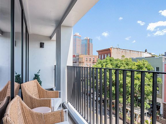 4th image of 217 Franklin St #2