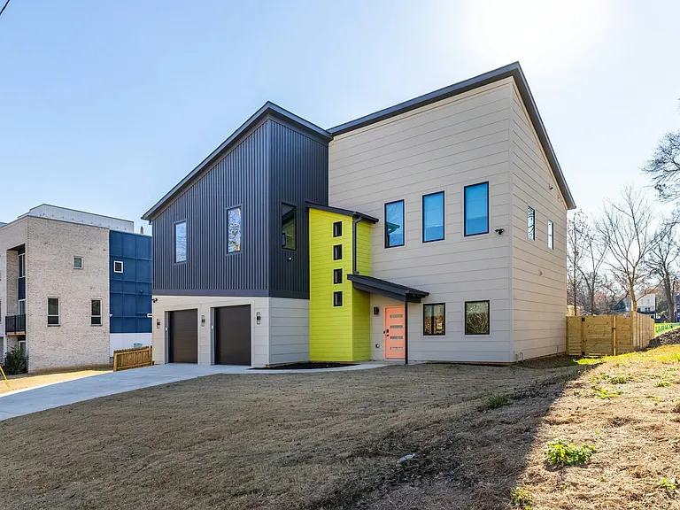 2017 Memorial Dr SE — Photo 2