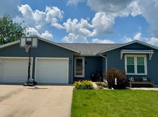 605 Countryside Ln, Pontiac, IL 61764