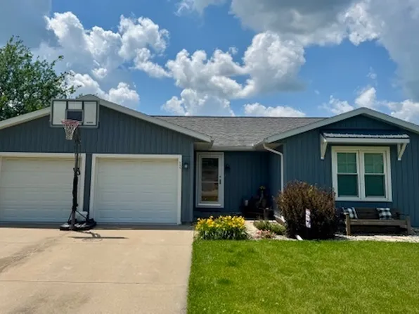 605 Countryside Ln, Pontiac, IL 61764