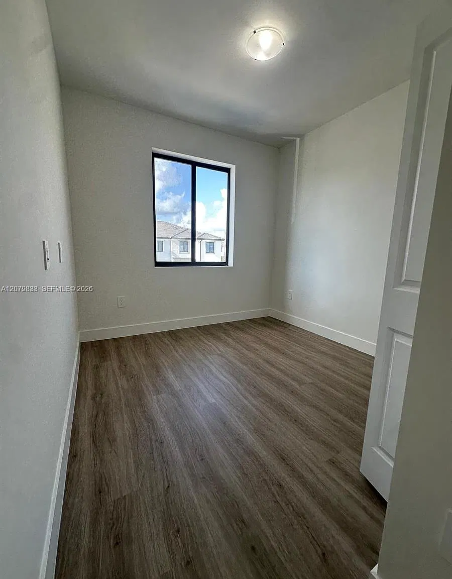 3 bed, 2.5 bath, 1458 sqft, $2,600 — Photo 4