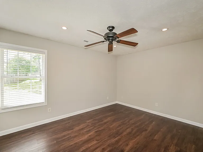 10007 Nevada Ave — Photo 9