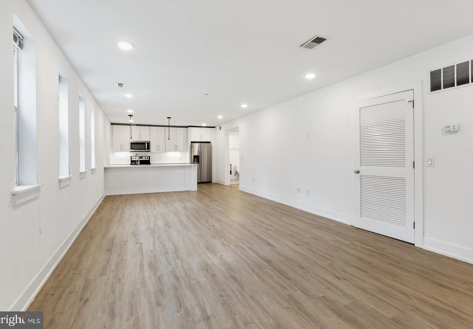 2 bed, 2.0 bath, 1100 sqft, $1,700 — Photo 2
