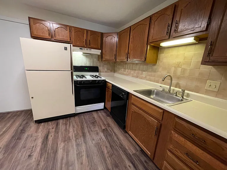 379 Huse Rd #8 — Photo 12