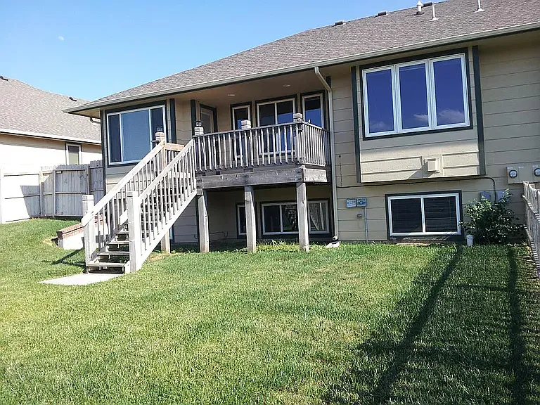 4 bed, 2328 sqft, $2,000 — Photo 2
