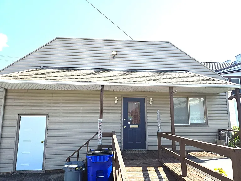 203 Lincoln Way E — Photo 26