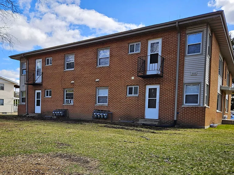Lake Point Apartments — Photo 16
