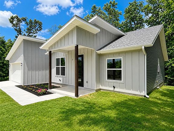 3rd image of 2 Davington Ln
