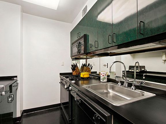 2nd image of 3 Sheridan Sq APT 6E