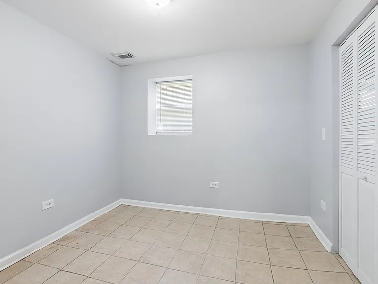 1404 S Hamlin Ave #G — Photo 5