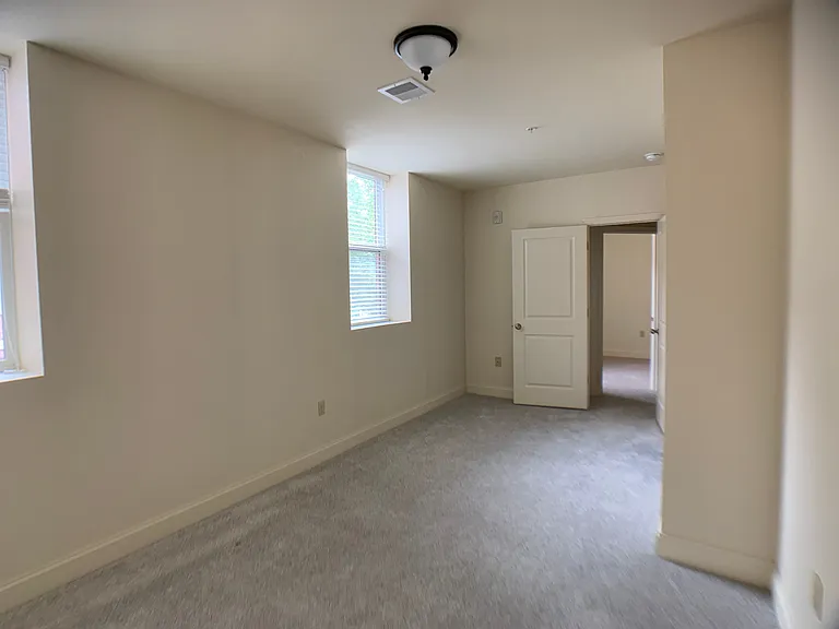 1740 Chestnut St — Photo 45