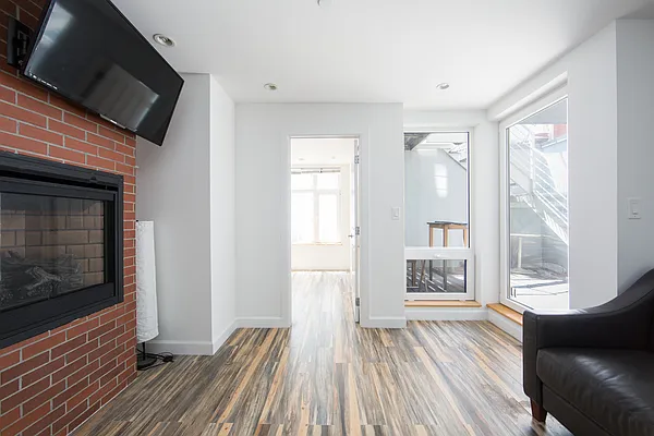 Sold by CRUM | media 26