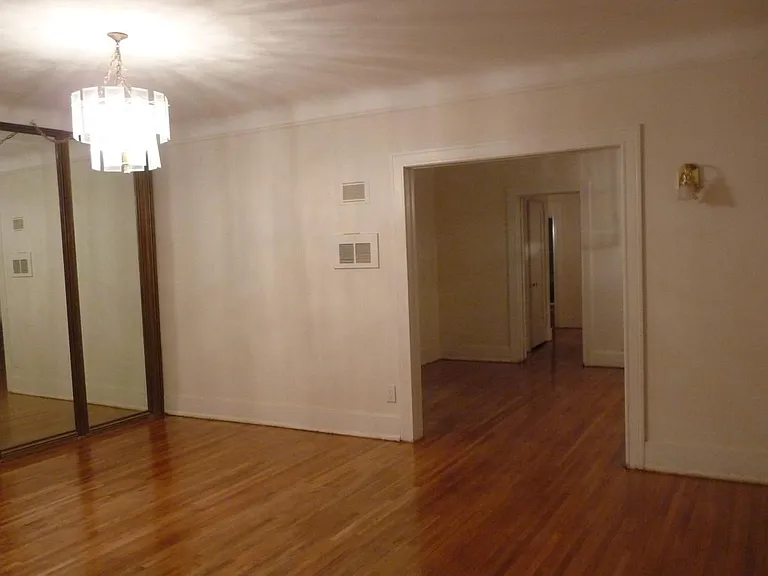 324 S Coronado St — Photo 6