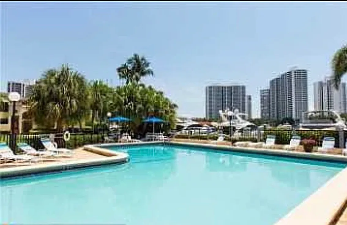 3 bed, 1200 sqft, $3,750 — Photo 1