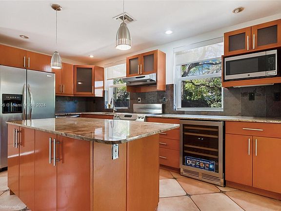 3rd image of 3698 Franklin Ave #3698